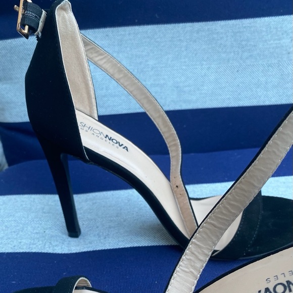 Fashion Nova 3in Heels - Picture 4 of 4